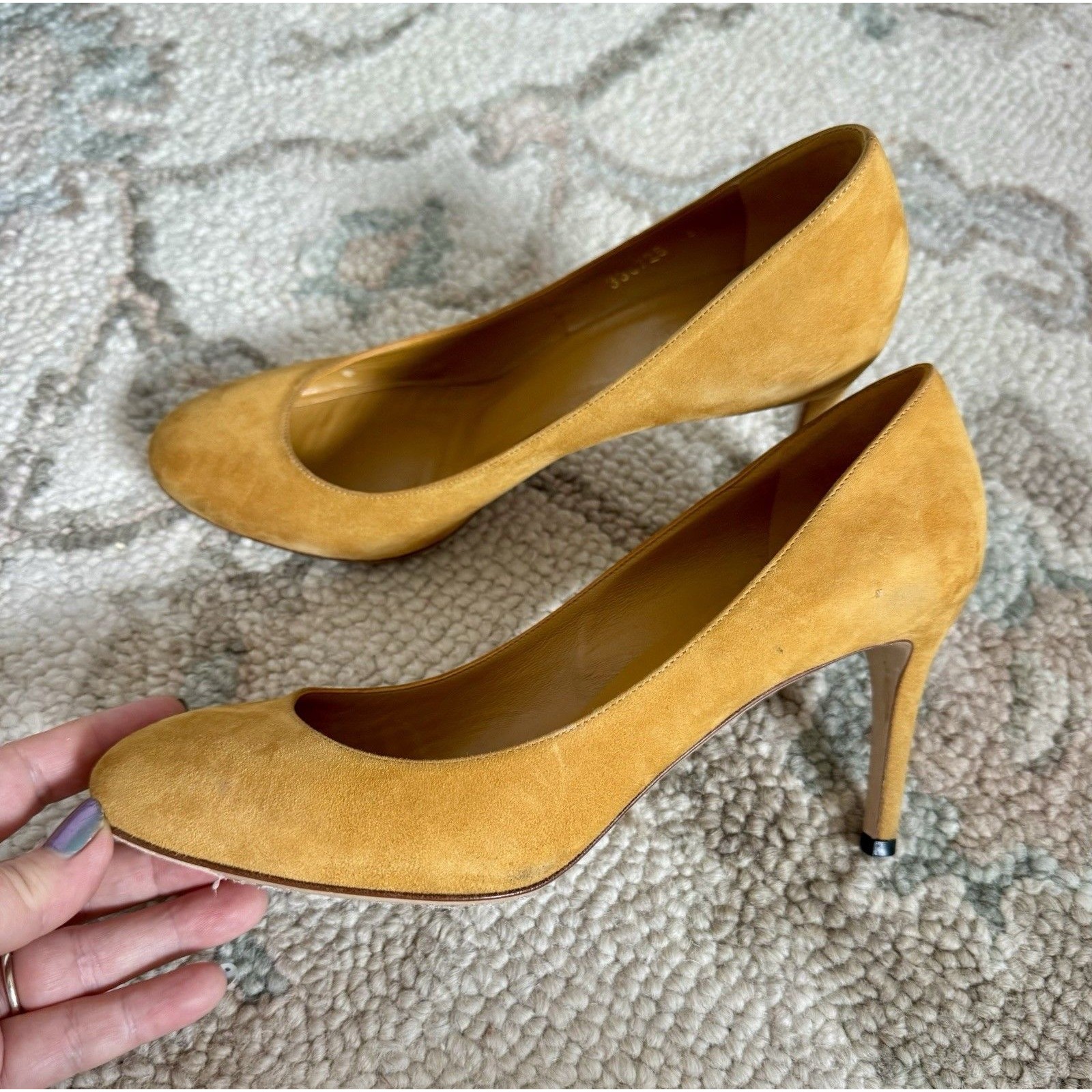 Gucci Suede Mustard Yellow Pumps Size 37 Round Toe Taylor Swift Favorite 7.5